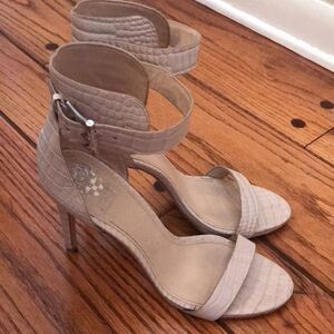 VINCE CAMUTO SPIKE EXOTIC ANKLE STRAP HEELS BEIGE SIZE 9.5 STRAPPY SEXY SHOES